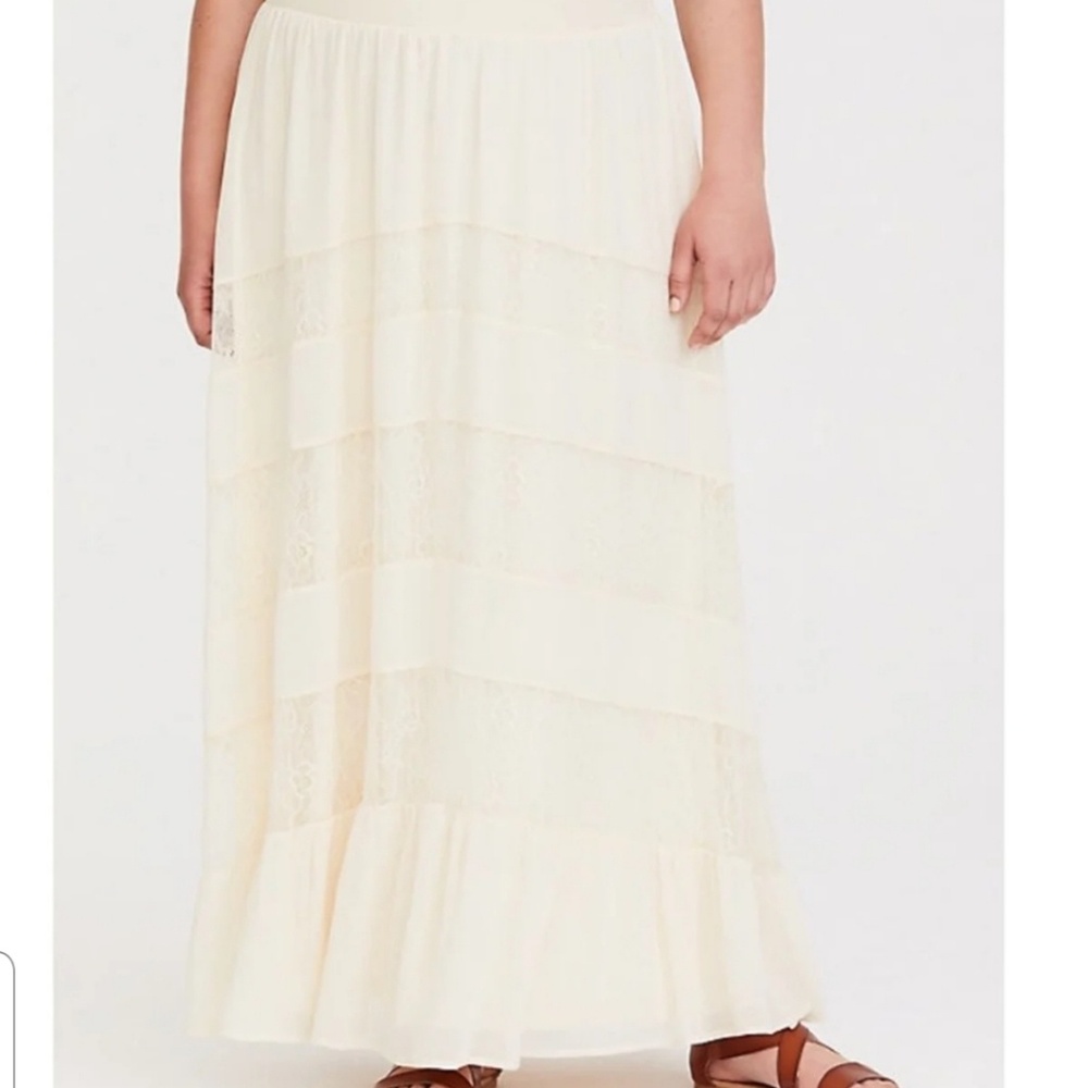 Torrid Lace Detail Skirt *Beautiful! NWOT
